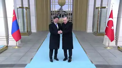 Erdoğan, Moğolistan Cumhurbaşkanı Ukhnaa'yı Karşıladı