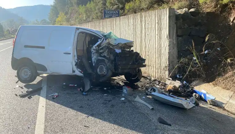 Kamyonet Kazasında 2 Çocuk Hayatını Kaybetti